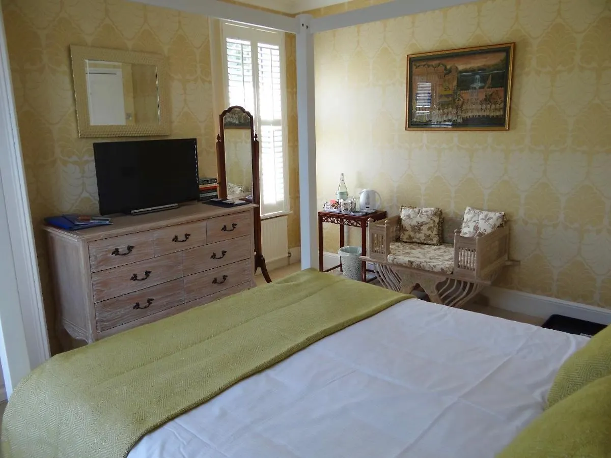 Number 8 Cheltenham 4*,  United Kingdom