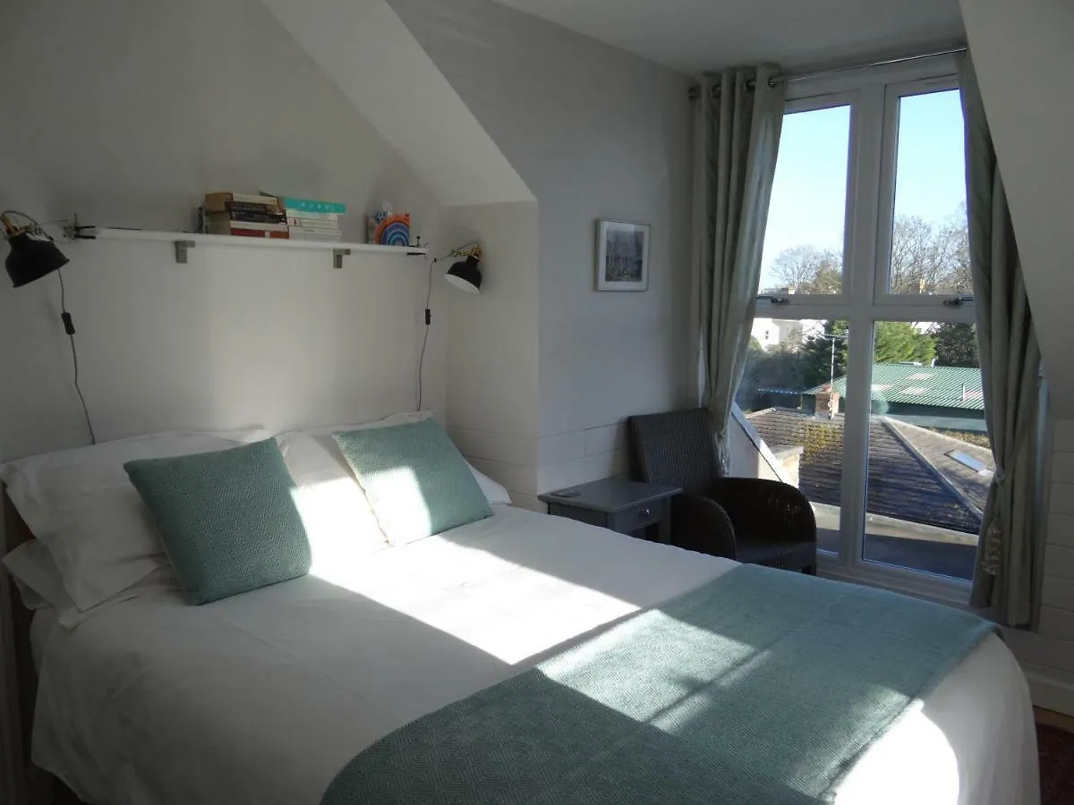 Number 8 Cheltenham Bed & Breakfast